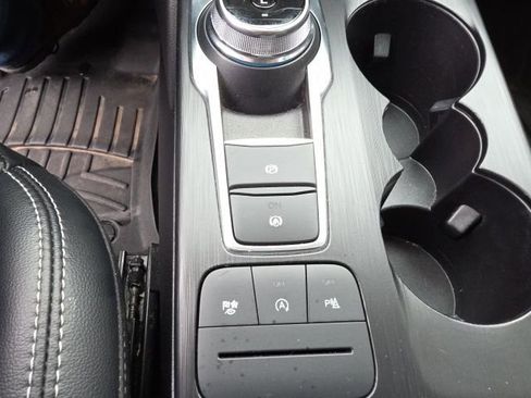 Certified 2022 Ford Escape Titanium w/ Class II Trailer Tow Package image 25