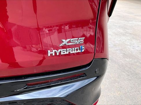 Used 2023 Toyota Sienna XSE FWD image 31