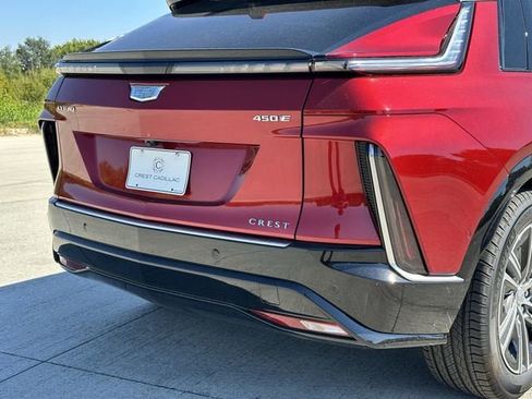 New 2026 Cadillac Lyriq Luxury image 8