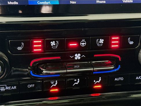 Used 2022 Jeep Grand Cherokee L Limited w/ Luxury Tech Group II image 8