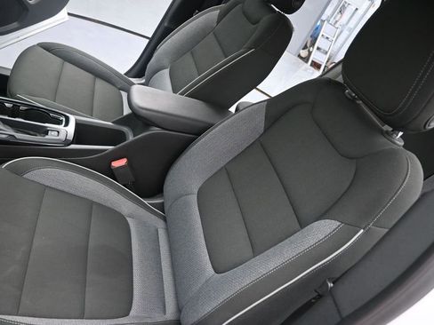 Used 2025 Chevrolet TrailBlazer LT AWD/4WD image 9