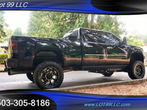 Used 2014 GMC Sierra 2500 Denali w/ Suspension Package, Off-Road AWD/4WD image 9