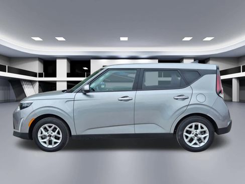 Certified 2025 Kia Soul LX w/ LX Technology Package FWD image 2