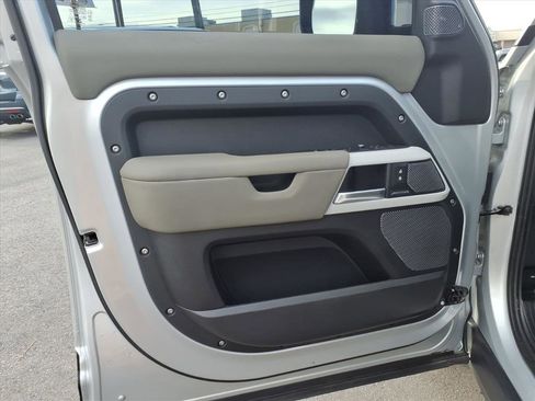 Used 2020 Land Rover Defender 110 First Edition image 20