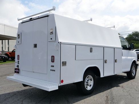 Used 2024 Chevrolet Express 3500 w/ Power Convenience Package RWD image 9