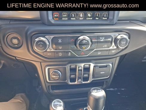 Used 2019 Jeep Wrangler Unlimited Sahara w/ Uconnect 4C Nav & Sound Group AWD/4WD image 15