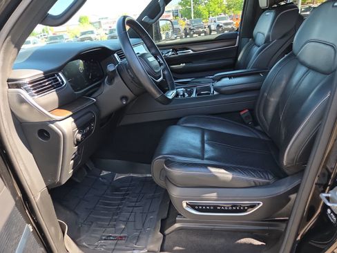 Used 2022 Jeep Grand Wagoneer Series II AWD/4WD image 19