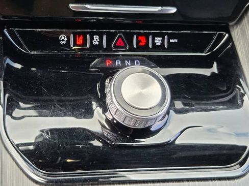 Used 2024 Jeep Wagoneer Series II w/ Flexible Seating Group RWD image 19