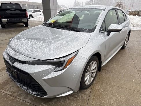 Used 2025 Toyota Corolla LE w/ LE Premium Package image 3