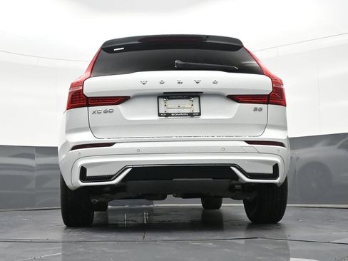 Used 2023 Volvo XC60 B5 Plus image 25