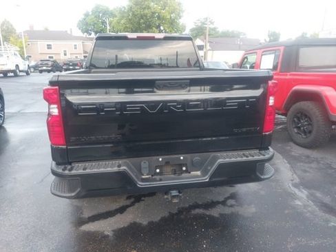 Used 2022 Chevrolet Silverado 1500 Custom w/ LPO, Dark Essentials Package AWD/4WD image 6