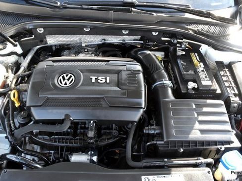 Used 2018 Volkswagen Golf SE image 6