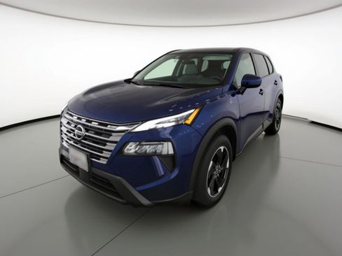 Used 2025 Nissan Rogue SV FWD image 3