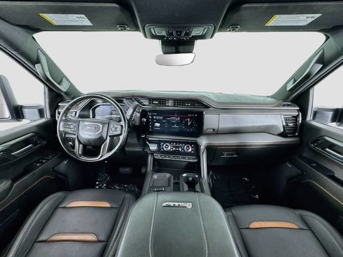 Used 2024 GMC Sierra 2500 AT4 w/ Technology Package AWD/4WD image 18