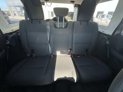 Used 2020 Jeep Wrangler Unlimited Sahara image 28