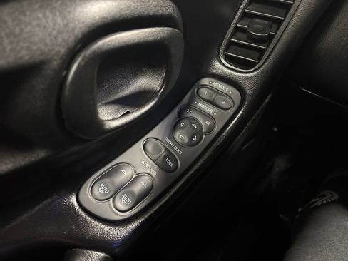 Used 2001 Chevrolet Corvette Convertible w/ Preferred Equipment Group2 image 29