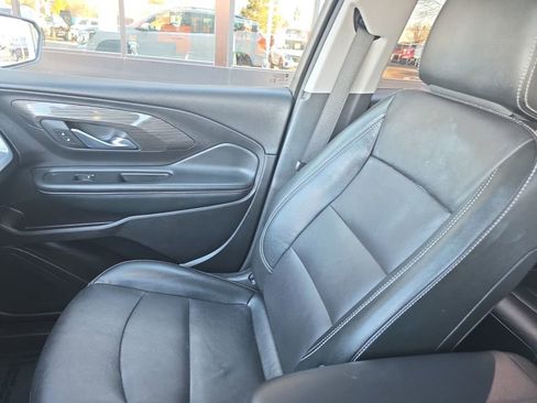 Used 2024 GMC Terrain SLT image 19