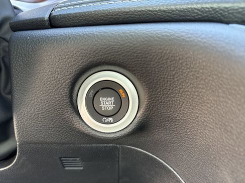 New 2026 Chrysler Pacifica Limited w/ Uconnect Theater Family Group image 18