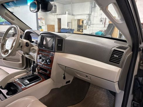 Used 2005 Jeep Grand Cherokee Limited image 58