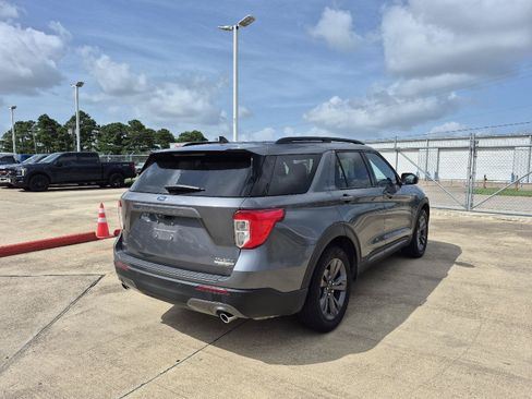 Certified 2023 Ford Explorer XLT w/ Equipment Group 202A RWD image 12