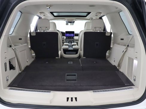 Used 2019 Lincoln Navigator Reserve AWD/4WD image 42