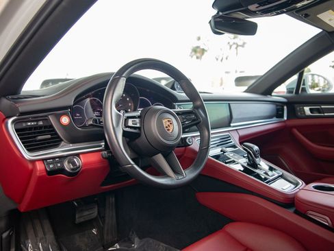 Certified 2023 Porsche Panamera 4 Platinum Edition image 4