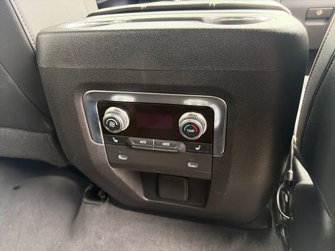 Used 2022 GMC Yukon SLT w/ SLT Luxury Package AWD/4WD image 33
