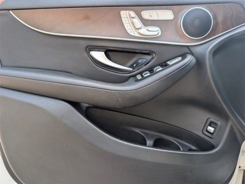 Used 2019 Mercedes-Benz GLC 300 4MATIC image 12