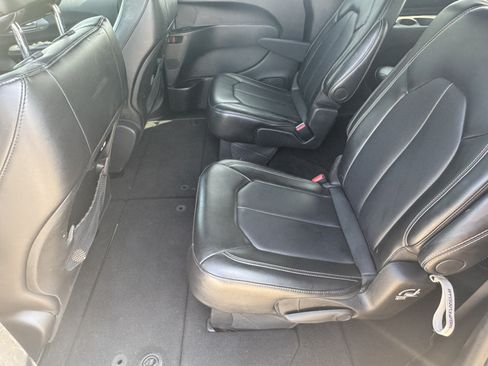 Used 2025 Chrysler Pacifica Select FWD image 22