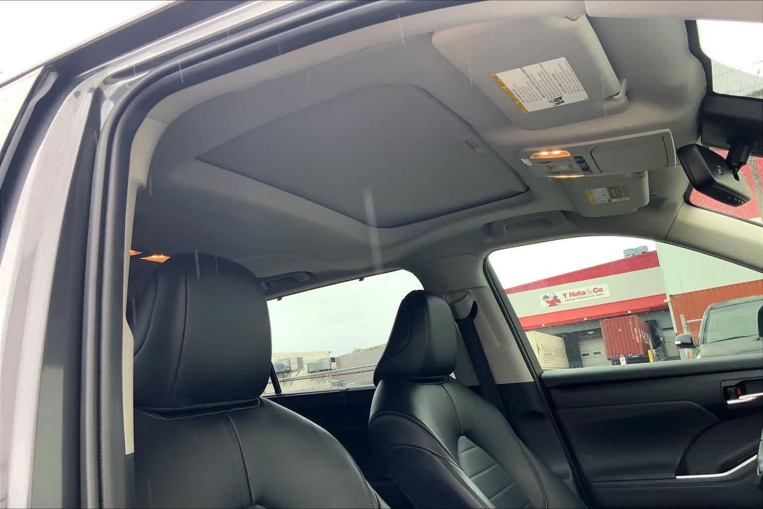 Used 2022 Toyota Highlander XLE AWD/4WD image 30
