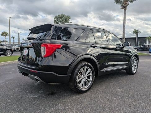 Used 2022 Ford Explorer Limited w/ Equipment Group 301A image 4