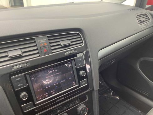 Used 2019 Volkswagen Golf S w/ Driver Assistance Package AWD/4WD image 17