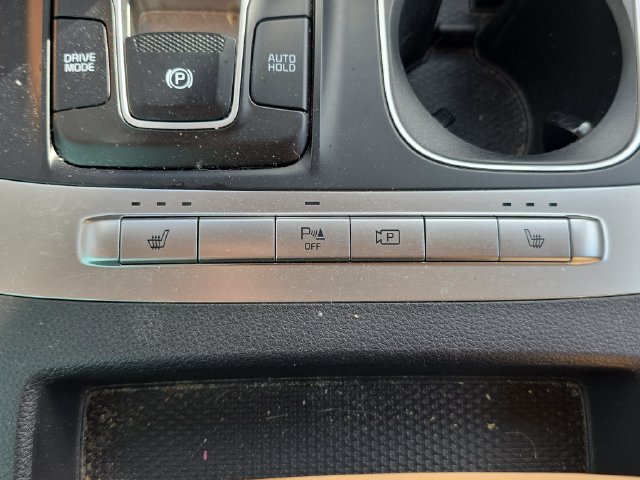 Used 2024 Kia Carnival LX FWD image 26