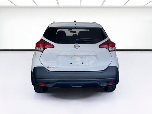 Used 2019 Nissan Kicks S FWD image 5