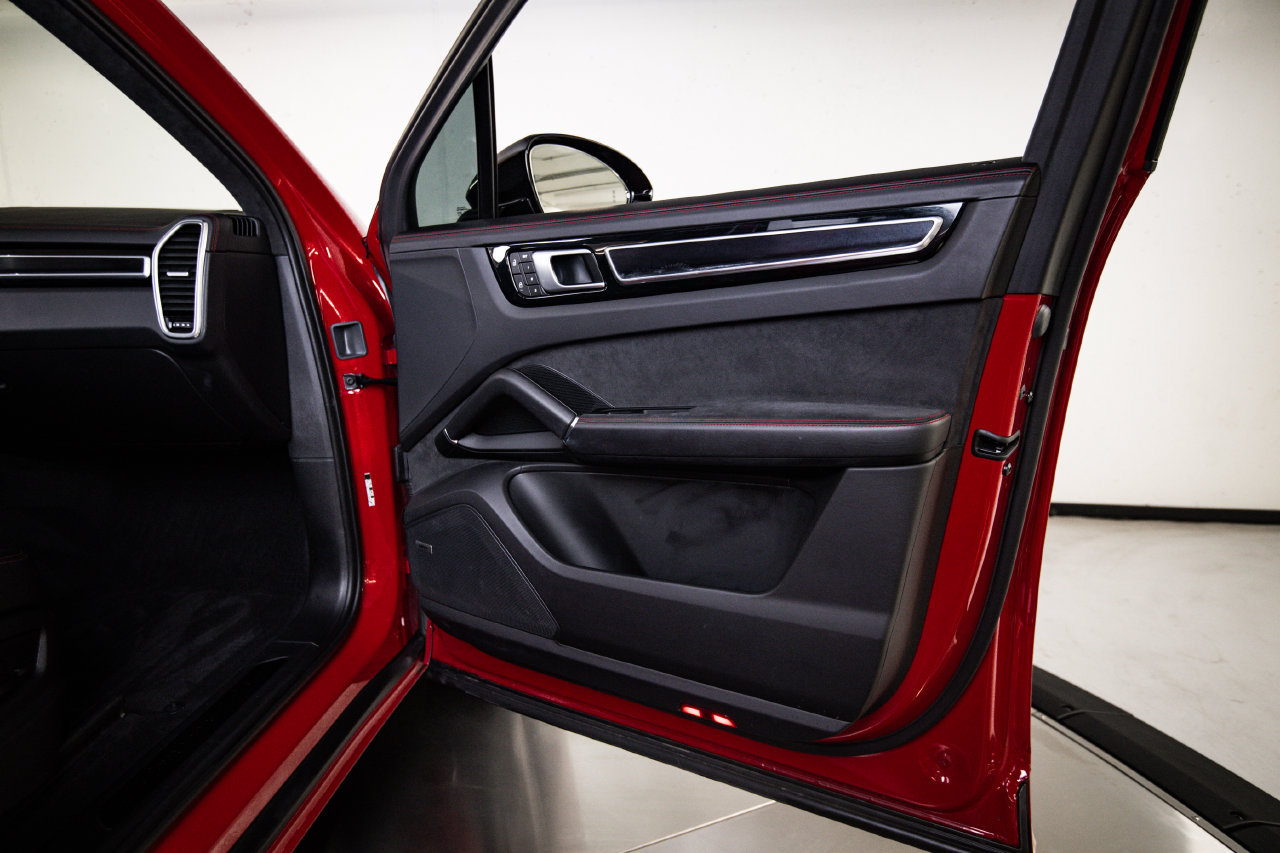 Certified 2022 Porsche Cayenne GTS AWD/4WD image 27