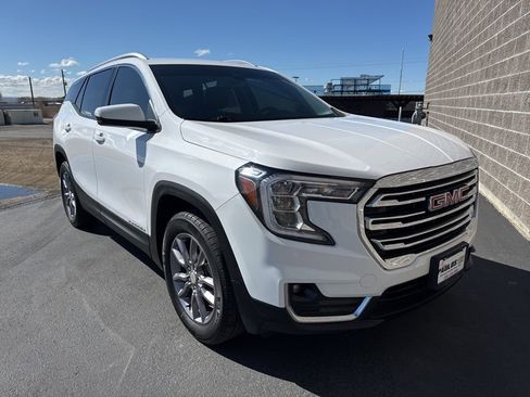 Used 2023 GMC Terrain SLT image 4
