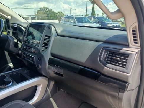 Used 2022 Nissan Titan SV w/ SV Convenience Package RWD image 14