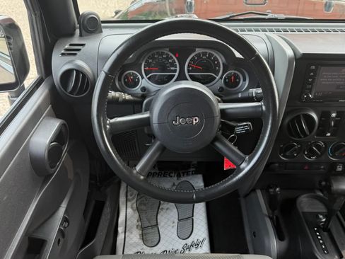 Used 2007 Jeep Wrangler Unlimited Sahara AWD/4WD image 17