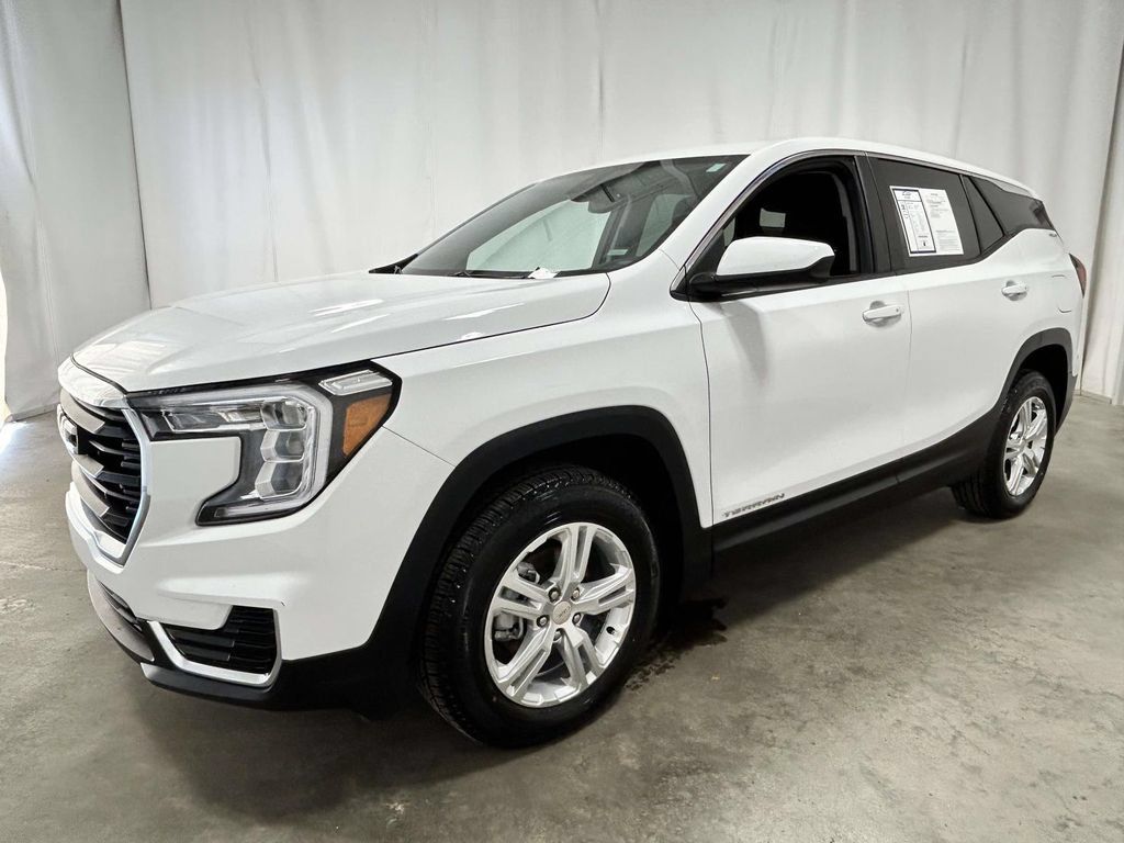 Used 2024 GMC Terrain SLE AWD/4WD image 5