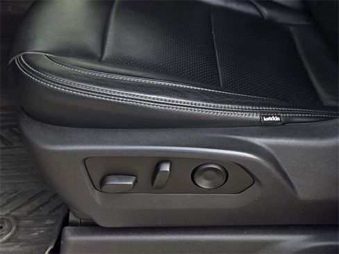 Used 2024 Chevrolet Silverado 2500 LT image 28