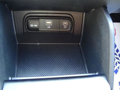 Used 2025 Kia Sportage LX AWD/4WD image 28