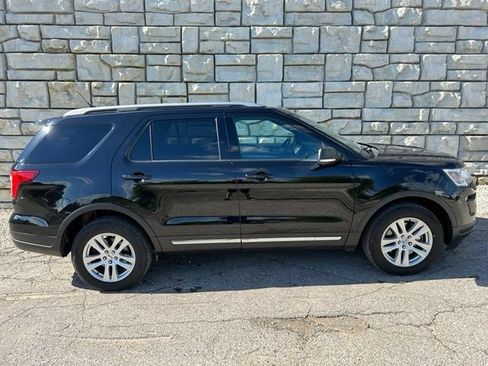 Used 2019 Ford Explorer XLT w/ Equipment Group 201A AWD/4WD image 6