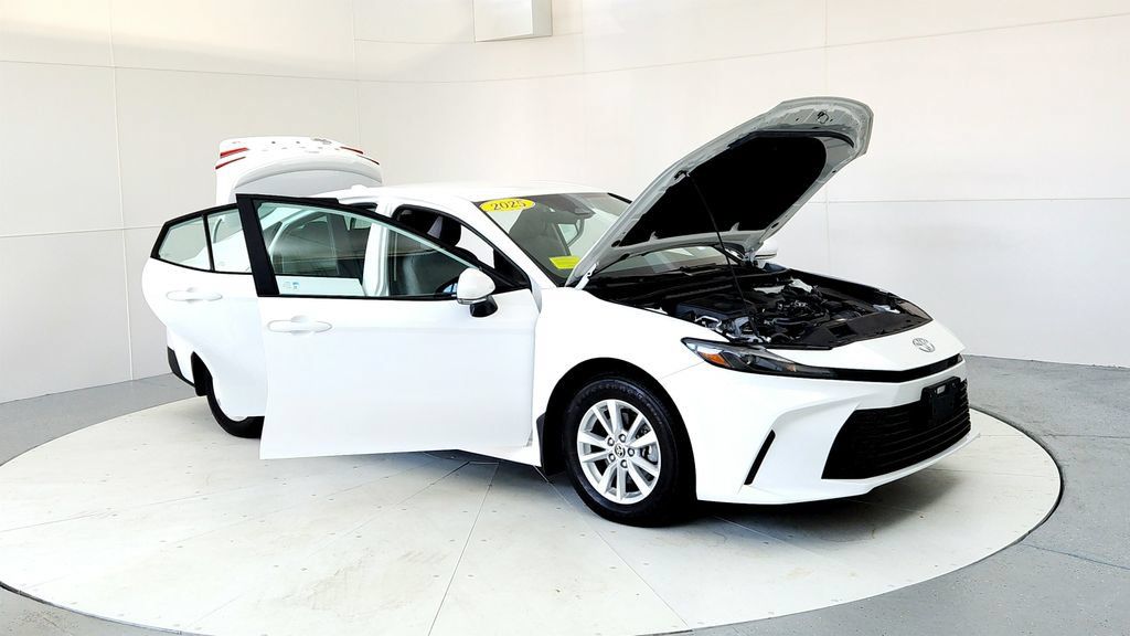 Used 2025 Toyota Camry LE AWD/4WD image 12