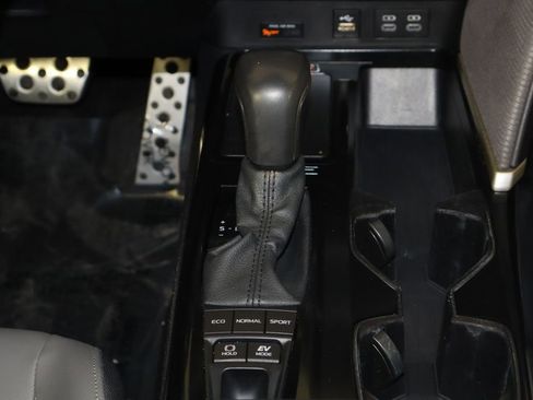 Used 2025 Toyota Camry SE w/ Convenience Package FWD image 28