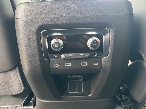 Used 2024 GMC Yukon XL Denali Ultimate w/ LPO, Illumination Package image 40