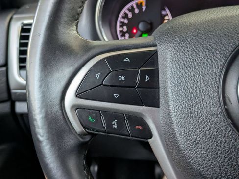 Used 2018 Jeep Grand Cherokee Laredo RWD image 15