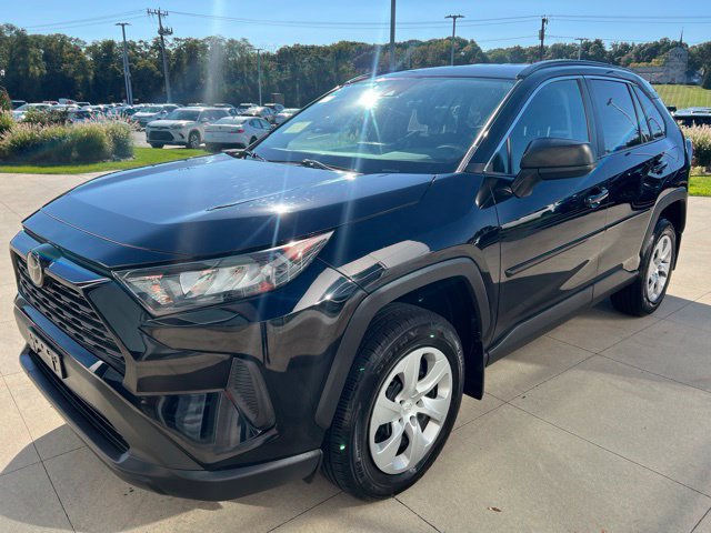 Used 2021 Toyota RAV4 LE AWD/4WD image 3