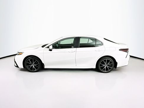 Used 2024 Toyota Camry SE image 4