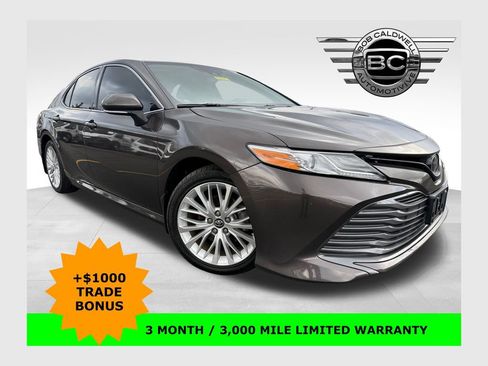 Used 2020 Toyota Camry XLE image 1