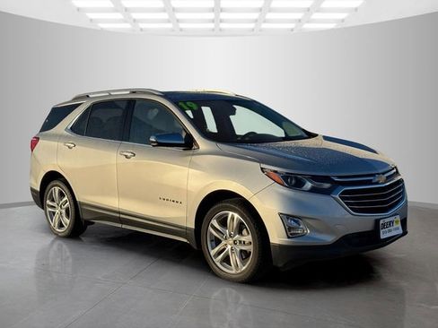 Used 2019 Chevrolet Equinox Premier image 2